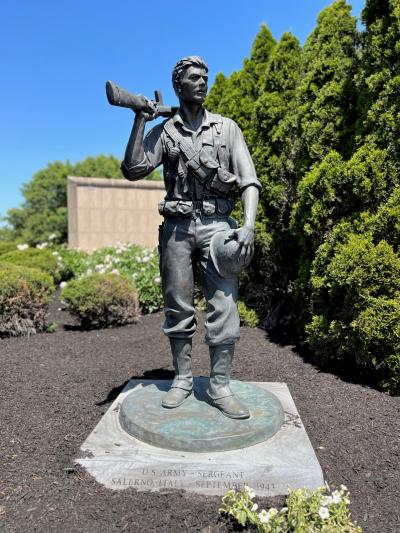 Bronze statue of US Army Sergeant at Vets Memorial